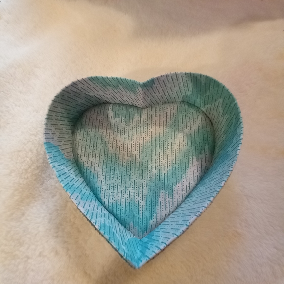 Heart shaped mint and white fabric trinket box with bow - Picture 6 of 7